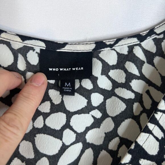 Who What Wear Vneck Peplum Long Sleeve Black White Maximal Blouse Size Medium - Picture 8 of 10